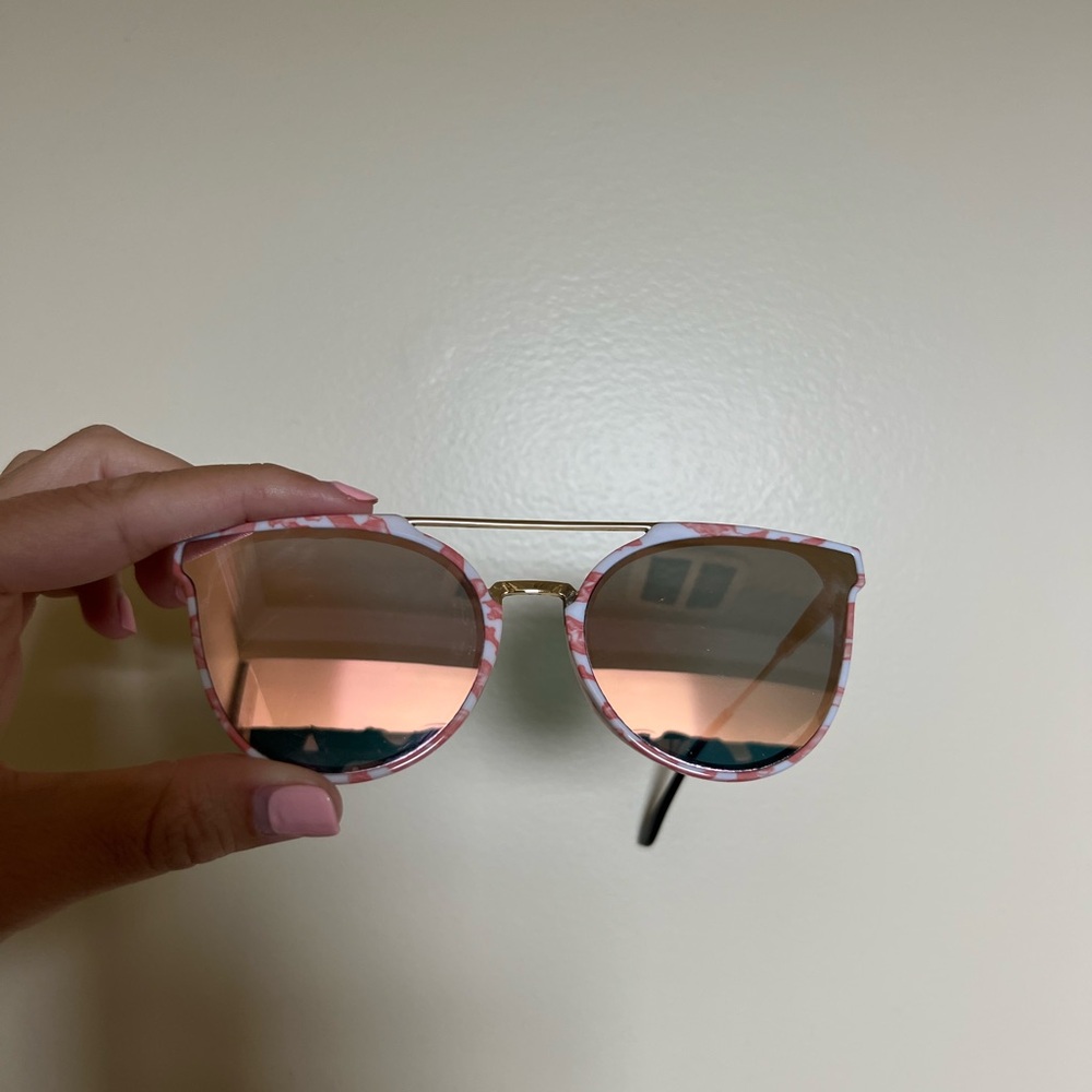 Reflective lens sunglasses